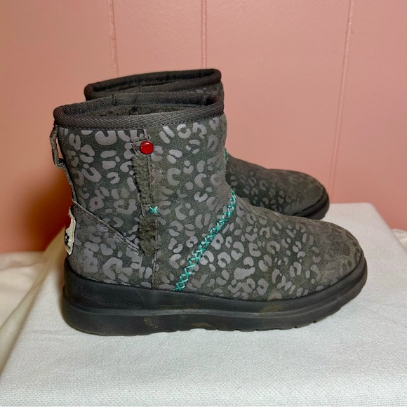 I Heart Uggs Grey Leopard Boots Size 4 Winter Snow Slip On Fur Leather Shoes - Picture 3 of 6